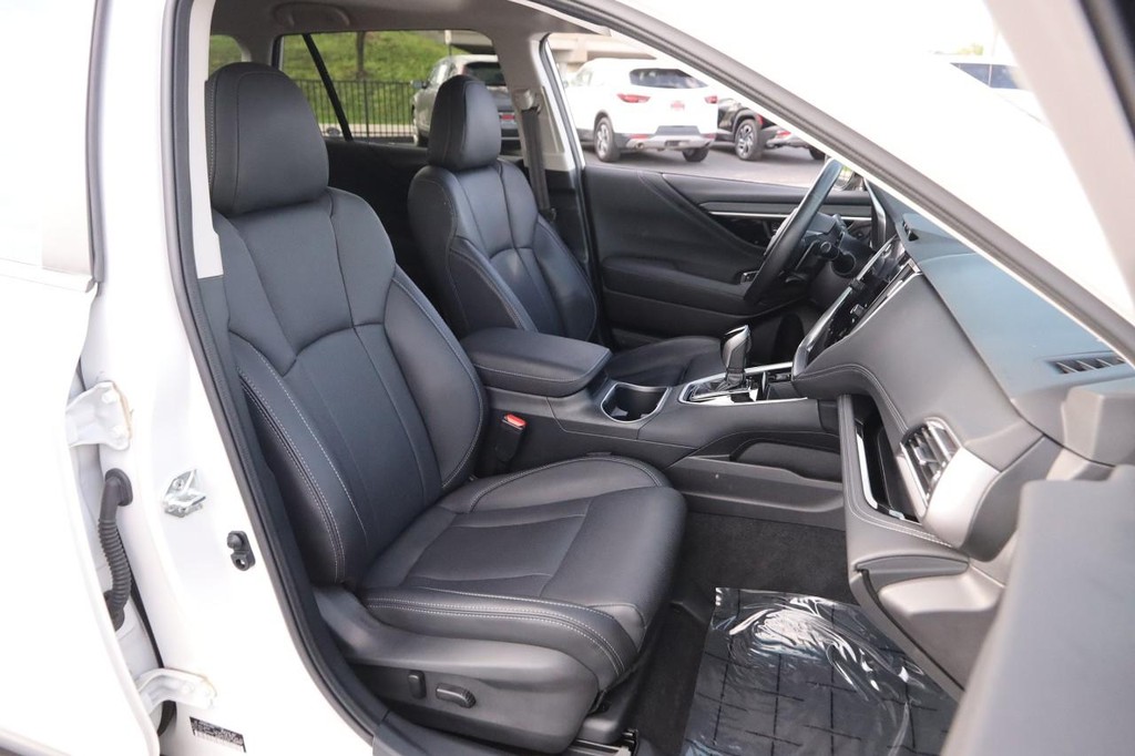 Subaru Outback Vehicle Full-screen Gallery Image 27