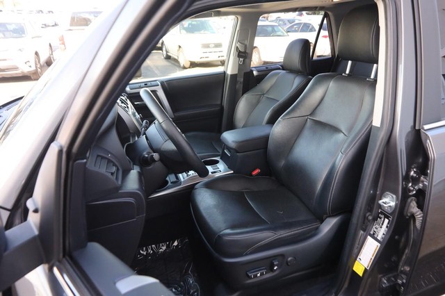 Toyota 4Runner Vehicle Image 09