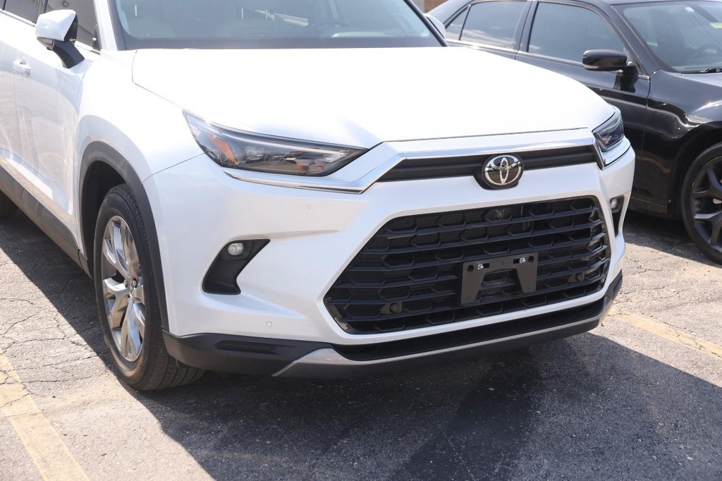 Toyota Grand Highlander Vehicle Full-screen Gallery Image 2