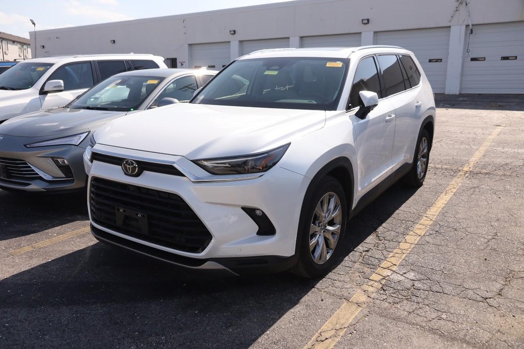 Toyota Grand Highlander Vehicle Full-screen Gallery Image 4