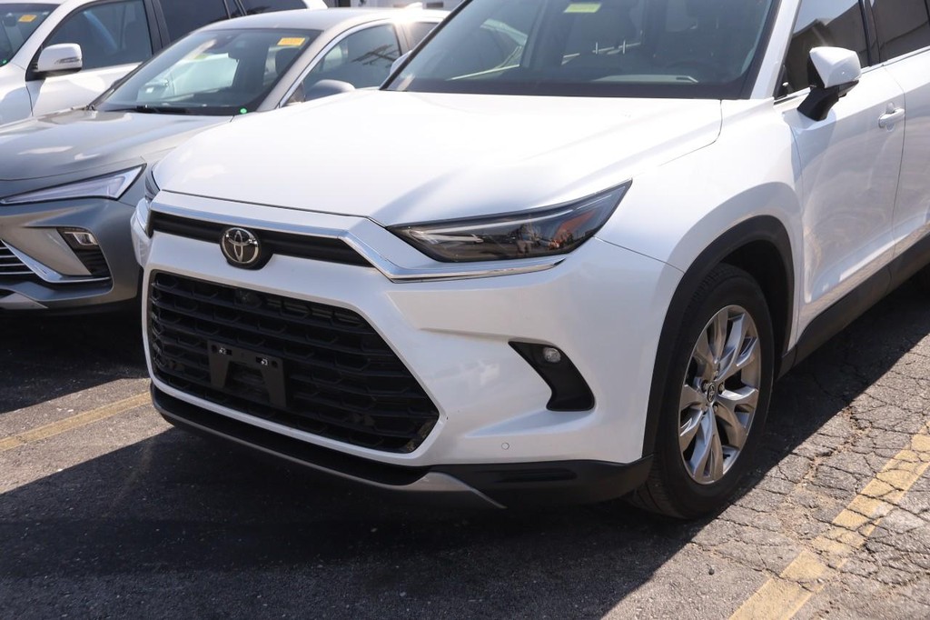 Toyota Grand Highlander Vehicle Full-screen Gallery Image 5