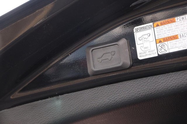 Toyota RAV4 Vehicle Image 08