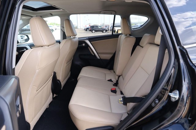 Toyota RAV4 Vehicle Image 11