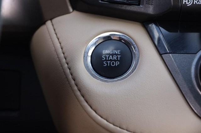 Toyota RAV4 Vehicle Image 16