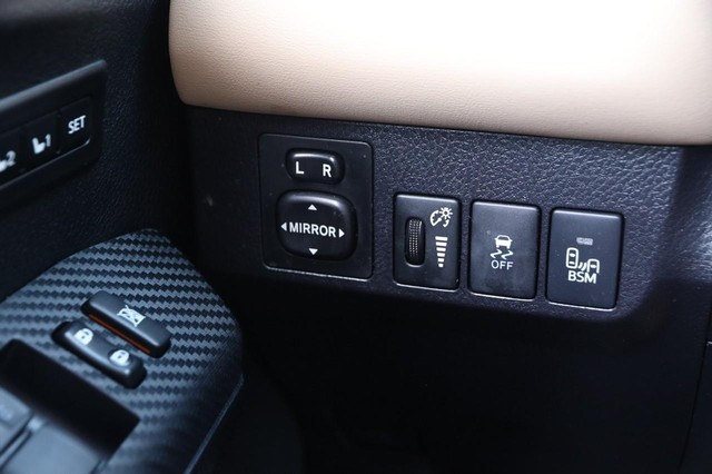 Toyota RAV4 Vehicle Image 22