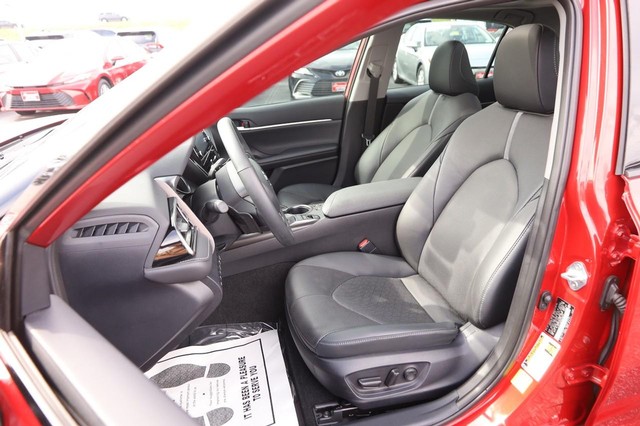 Toyota Camry Vehicle Image 09