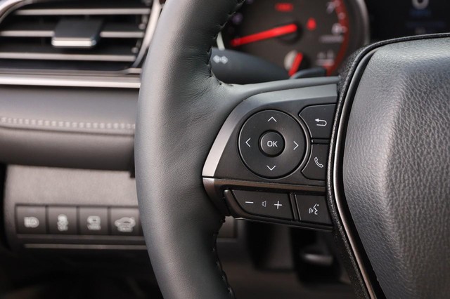 Toyota Camry Vehicle Image 12