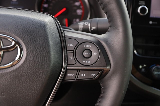 Toyota Camry Vehicle Image 13