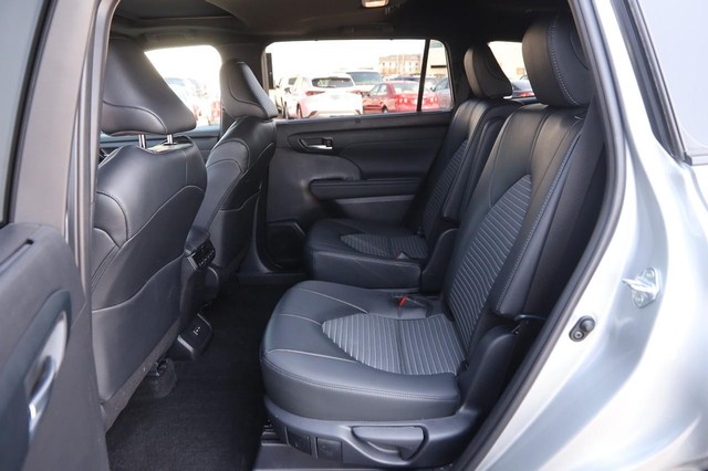 Toyota Highlander Vehicle Image 11