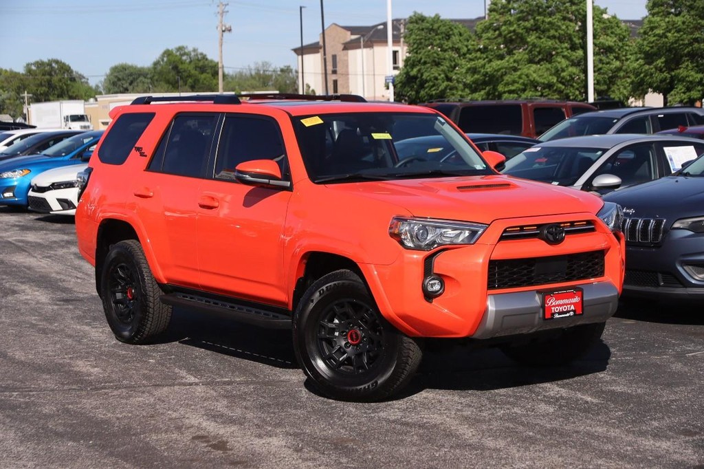 Toyota 4Runner Vehicle Full-screen Gallery Image 2