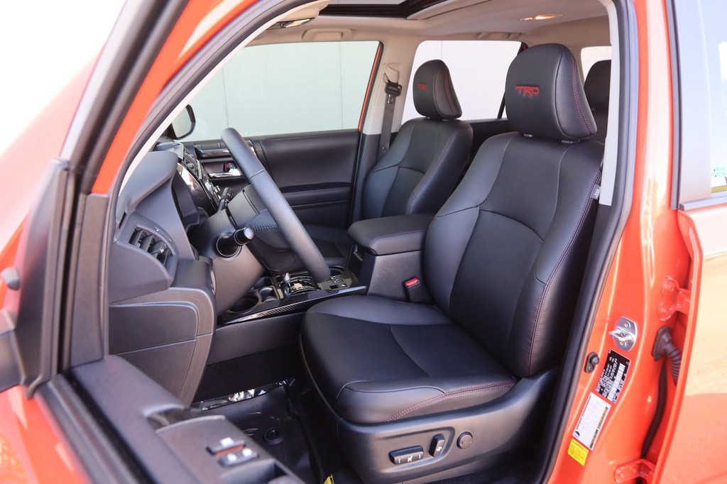 Toyota 4Runner Vehicle Full-screen Gallery Image 9