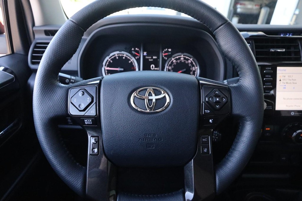 Toyota 4Runner Vehicle Full-screen Gallery Image 11