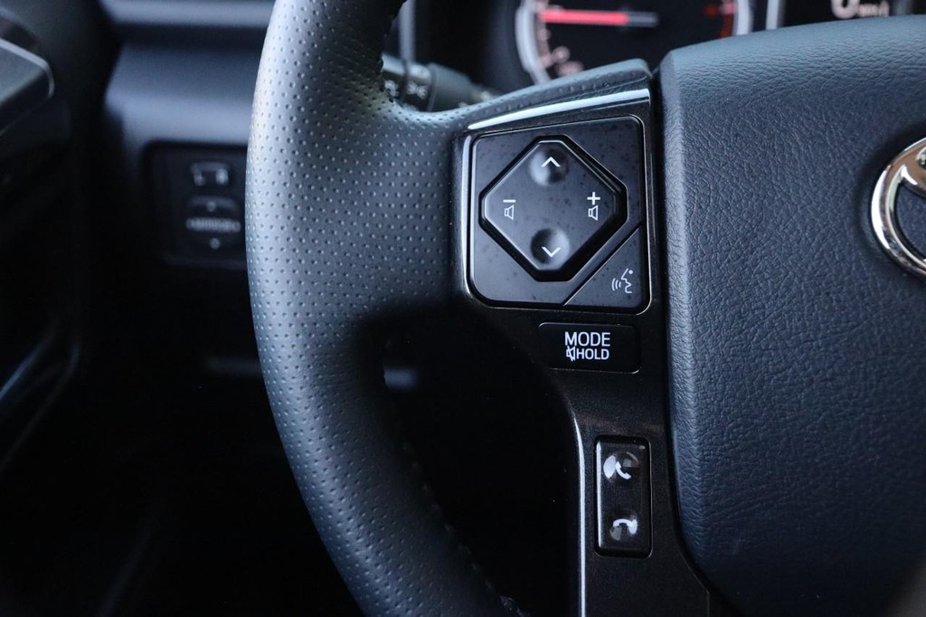 Toyota 4Runner Vehicle Full-screen Gallery Image 12