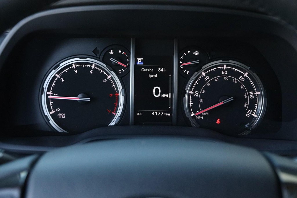 Toyota 4Runner Vehicle Full-screen Gallery Image 14