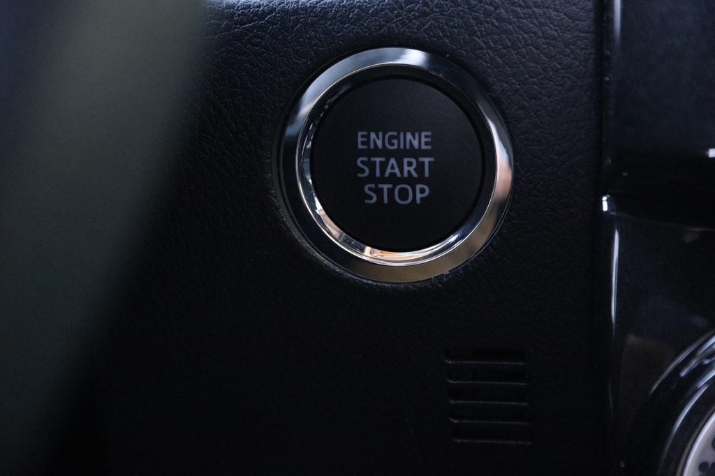 Toyota 4Runner Vehicle Full-screen Gallery Image 15