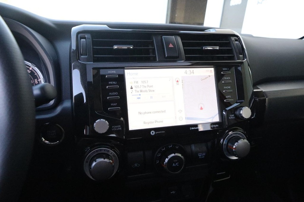 Toyota 4Runner Vehicle Full-screen Gallery Image 16