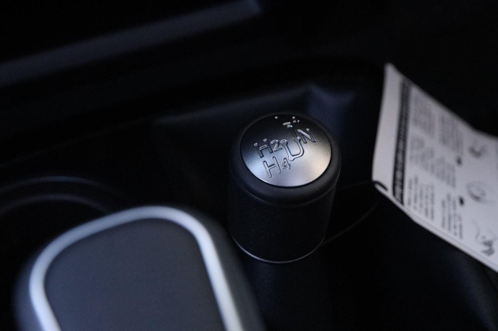 Toyota 4Runner Vehicle Full-screen Gallery Image 20