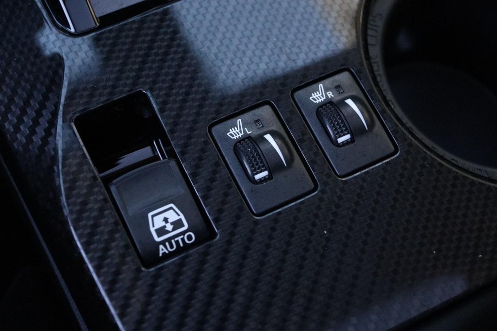 Toyota 4Runner Vehicle Full-screen Gallery Image 21