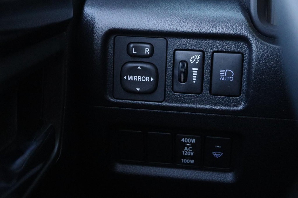 Toyota 4Runner Vehicle Full-screen Gallery Image 22