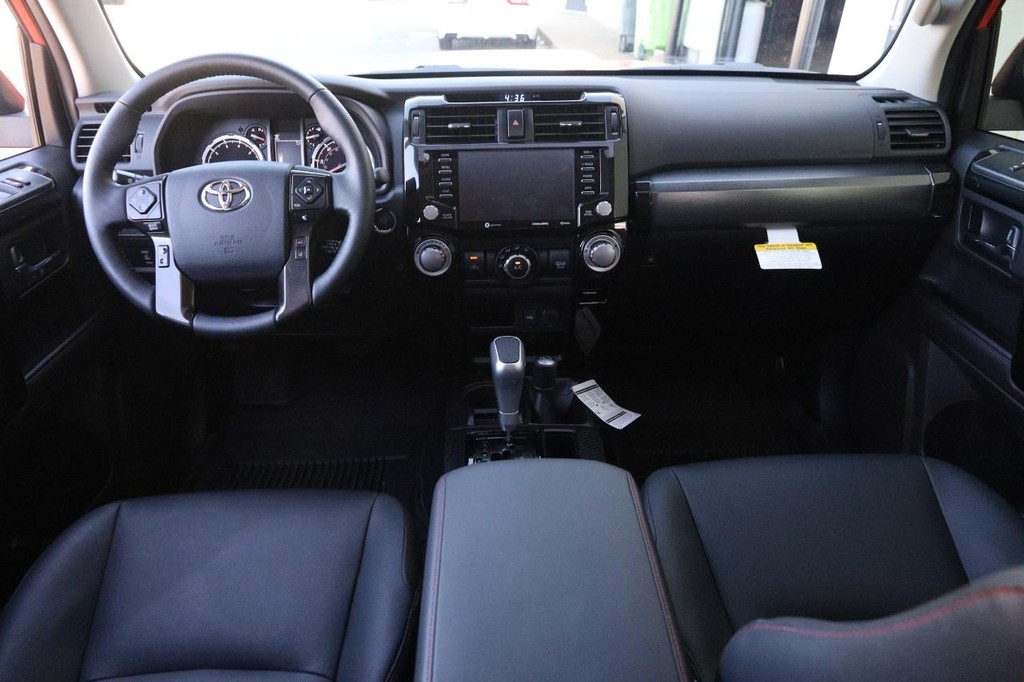 Toyota 4Runner Vehicle Full-screen Gallery Image 23