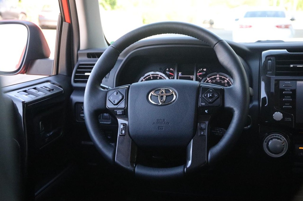 Toyota 4Runner Vehicle Full-screen Gallery Image 25