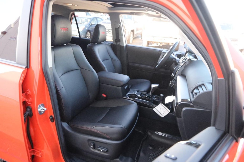 Toyota 4Runner Vehicle Full-screen Gallery Image 28