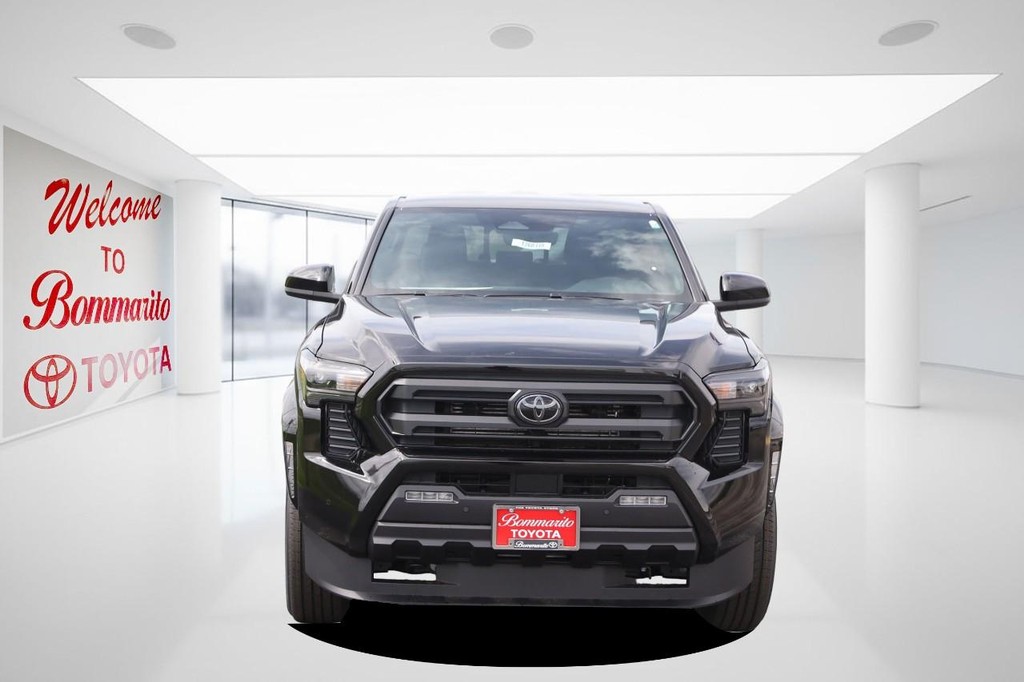 Toyota Tacoma 4WD Vehicle Full-screen Gallery Image 4