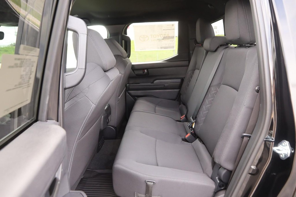 Toyota Tacoma 4WD Vehicle Full-screen Gallery Image 9