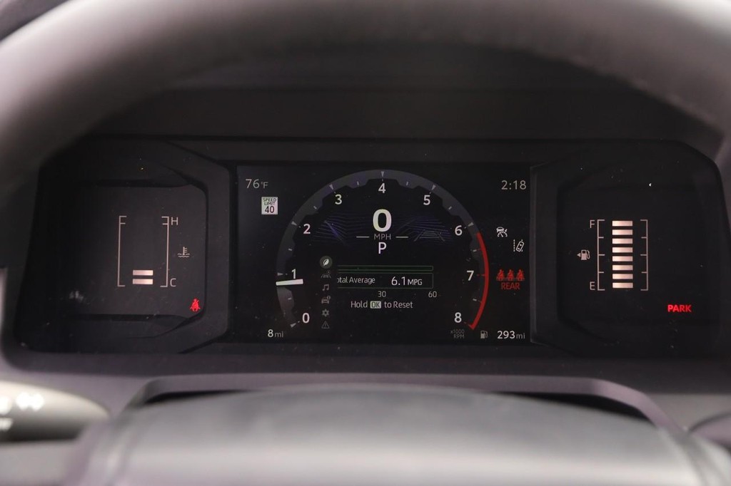 Toyota Tacoma 4WD Vehicle Full-screen Gallery Image 13
