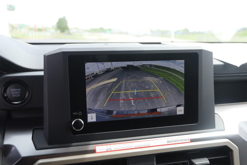 Toyota Tacoma 4WD Vehicle Full-screen Gallery Image 16