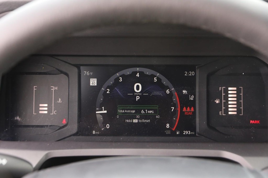 Toyota Tacoma 4WD Vehicle Full-screen Gallery Image 25