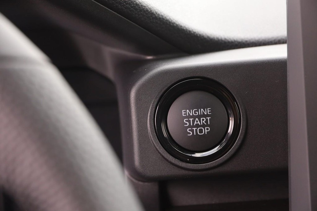 Toyota Tacoma 4WD Vehicle Full-screen Gallery Image 26