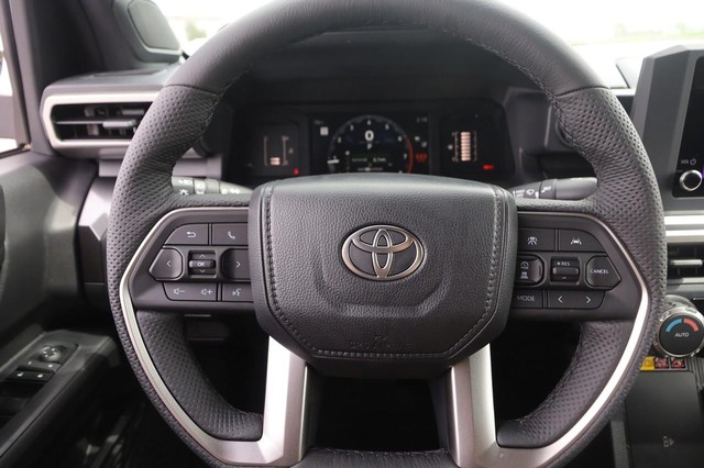 Toyota Tacoma 4WD Vehicle Image 10