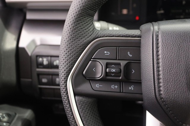 Toyota Tacoma 4WD Vehicle Image 11