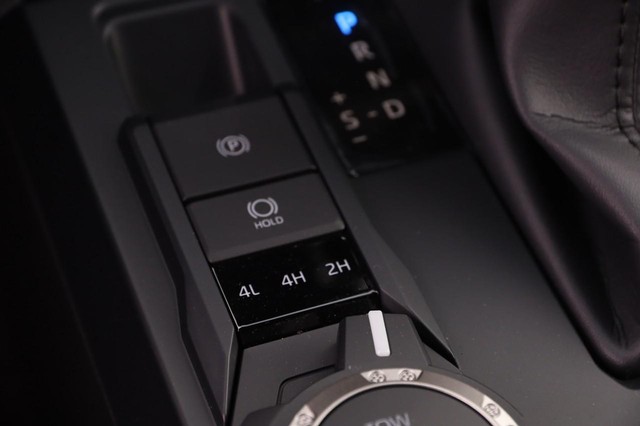 Toyota Tacoma 4WD Vehicle Image 32