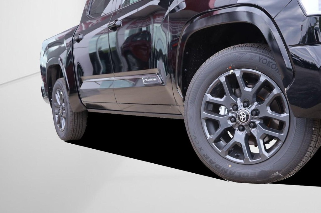Toyota Tundra 4WD Vehicle Full-screen Gallery Image 3