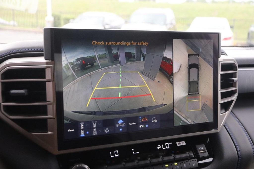 Toyota Tundra 4WD Vehicle Full-screen Gallery Image 18