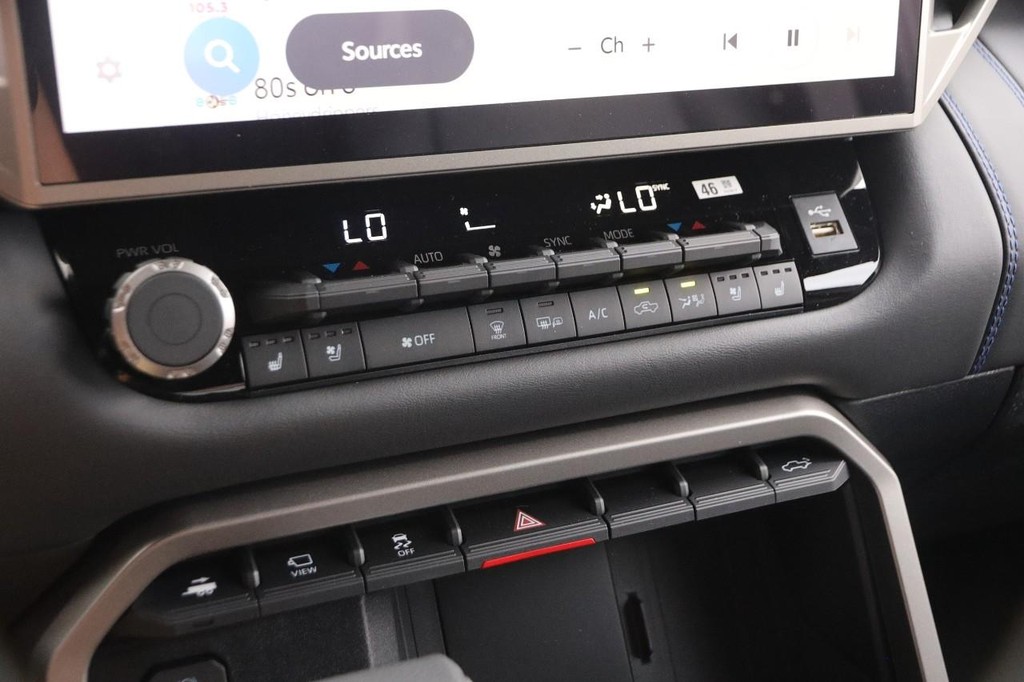 Toyota Tundra 4WD Vehicle Full-screen Gallery Image 19