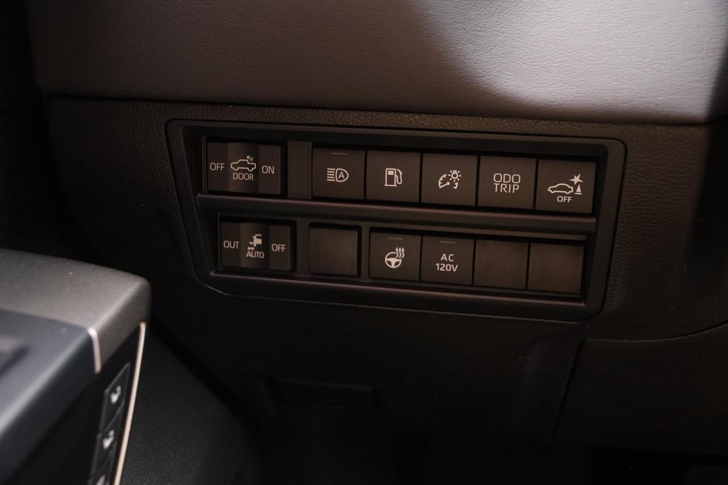 Toyota Tundra 4WD Vehicle Full-screen Gallery Image 22