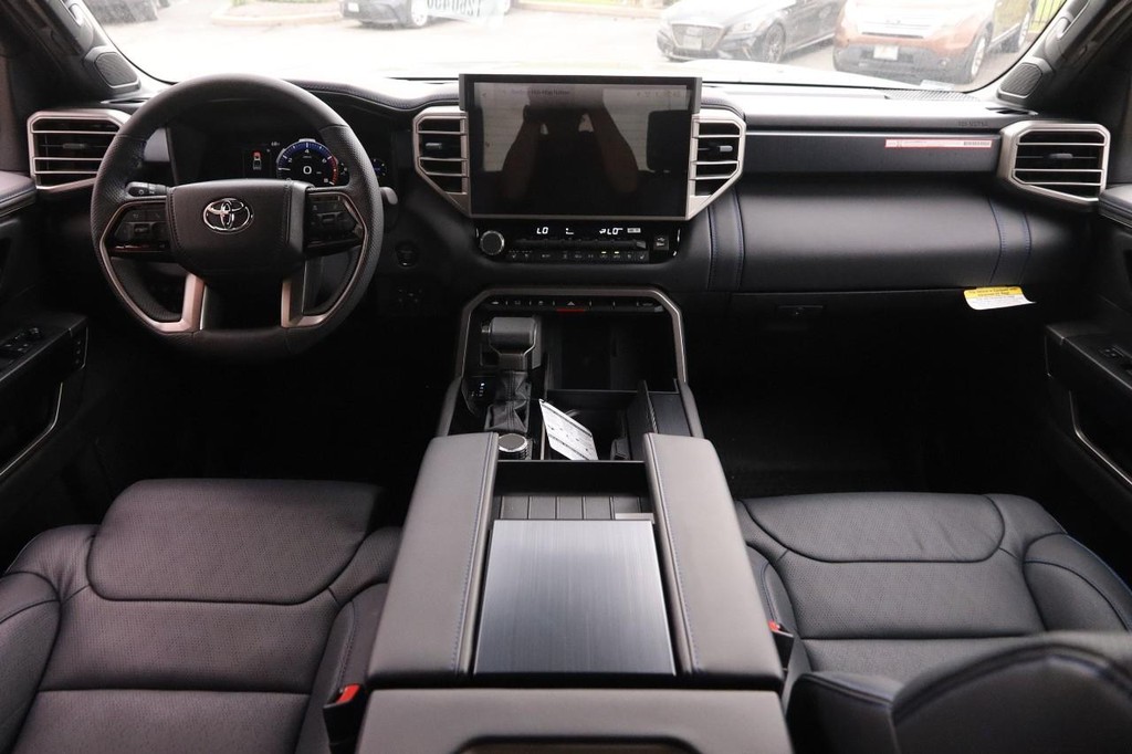 Toyota Tundra 4WD Vehicle Full-screen Gallery Image 23