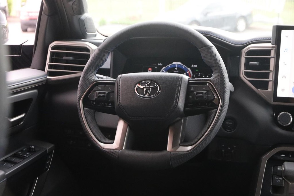 Toyota Tundra 4WD Vehicle Full-screen Gallery Image 25
