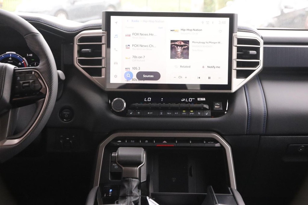 Toyota Tundra 4WD Vehicle Full-screen Gallery Image 26