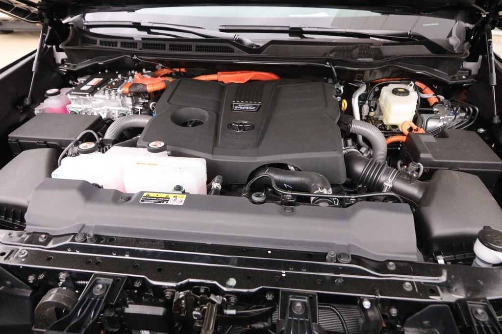 Toyota Tundra 4WD Vehicle Full-screen Gallery Image 29
