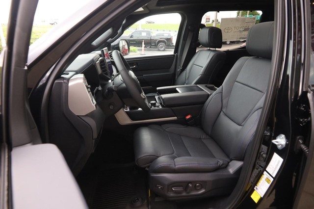 Toyota Tundra 4WD Vehicle Image 10