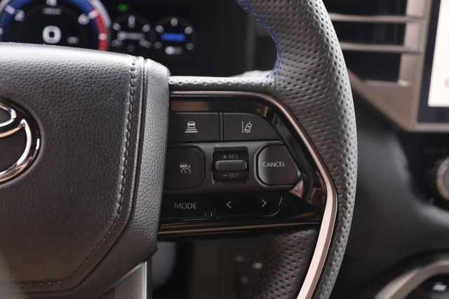 Toyota Tundra 4WD Vehicle Image 14