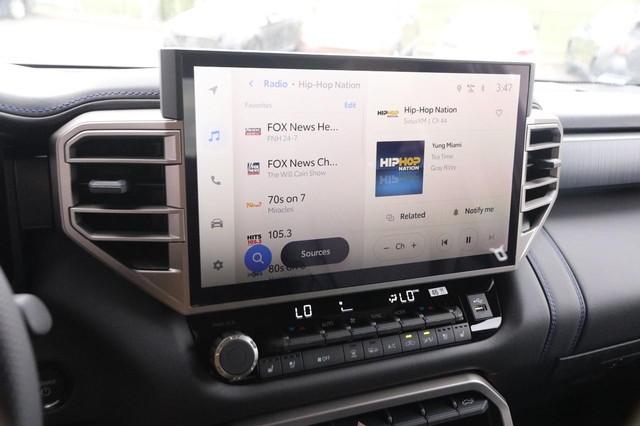 Toyota Tundra 4WD Vehicle Image 17