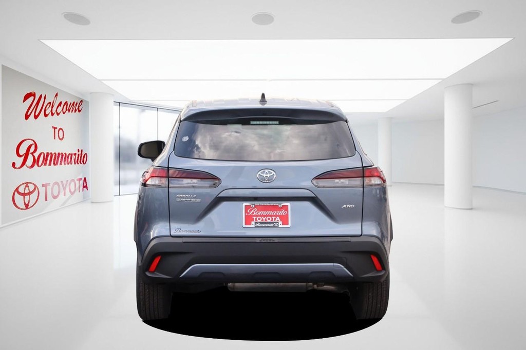 Toyota Corolla Cross Vehicle Full-screen Gallery Image 6