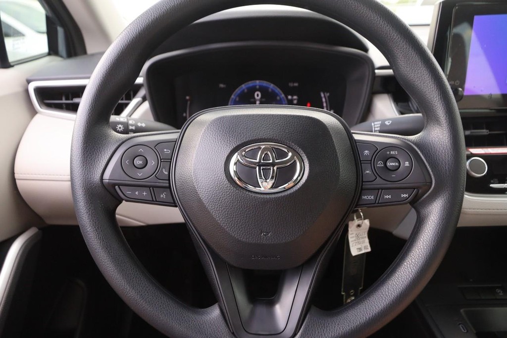 Toyota Corolla Cross Vehicle Full-screen Gallery Image 10