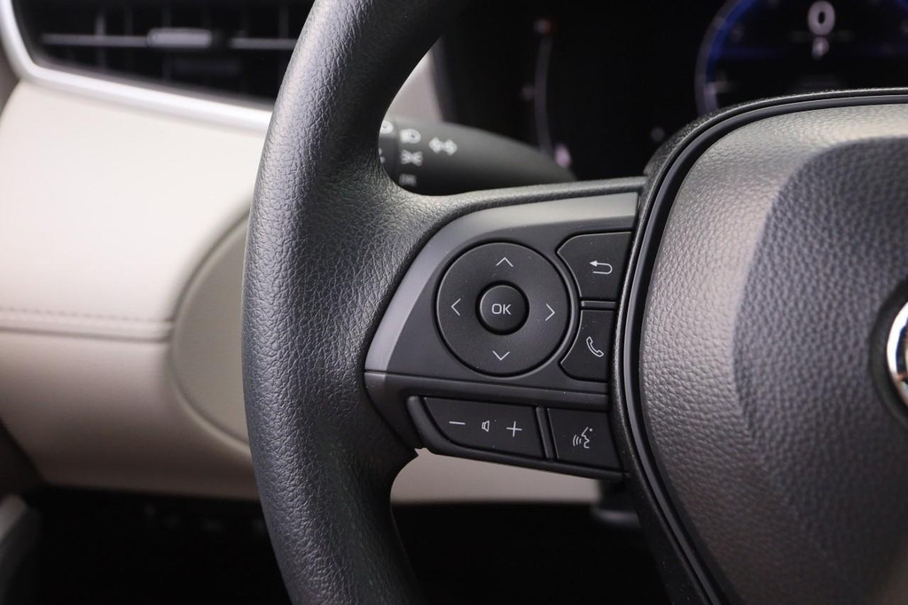 Toyota Corolla Cross Vehicle Full-screen Gallery Image 11