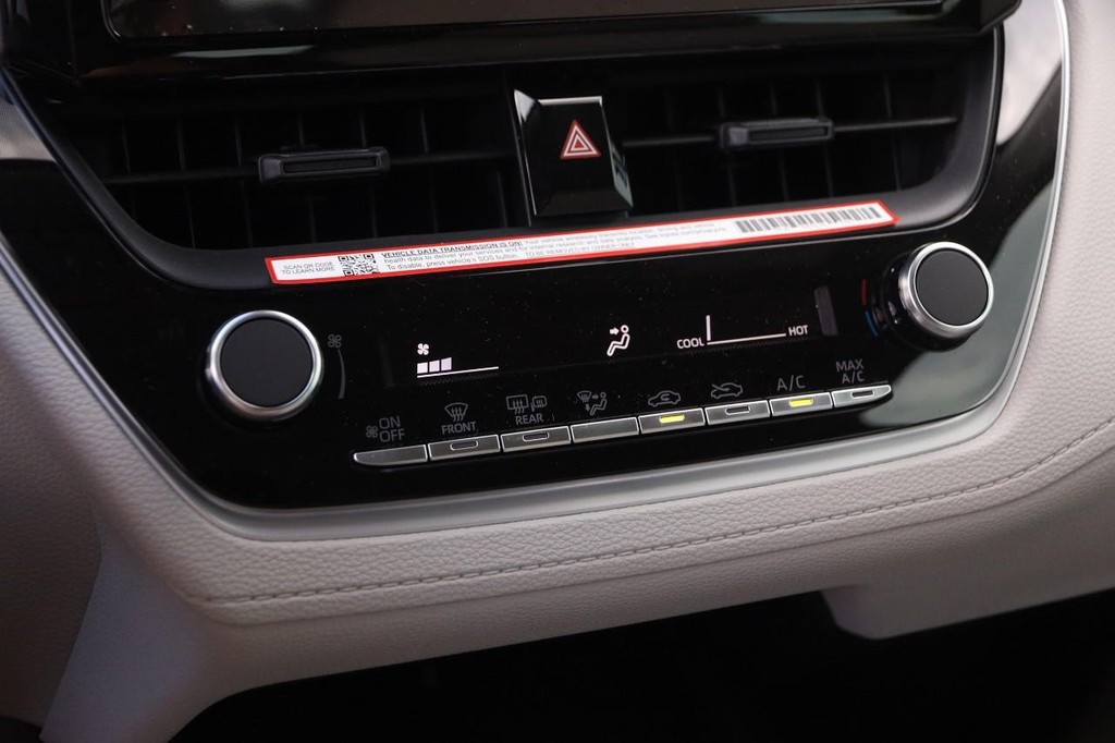 Toyota Corolla Cross Vehicle Full-screen Gallery Image 17